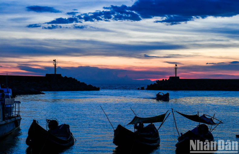 In the afternoon, visitors can head to the island's harbour to witness the breathtaking sunset. In the afternoon, visitors can head to the island's harbour to witness the breathtaking sunset.