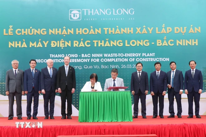 At the ceremony marking the completion of Thang Long - Bac Ninh waste-to-energy plant project. (Photo: VNA) At the ceremony marking the completion of Thang Long - Bac Ninh waste-to-energy plant project. (Photo: VNA)