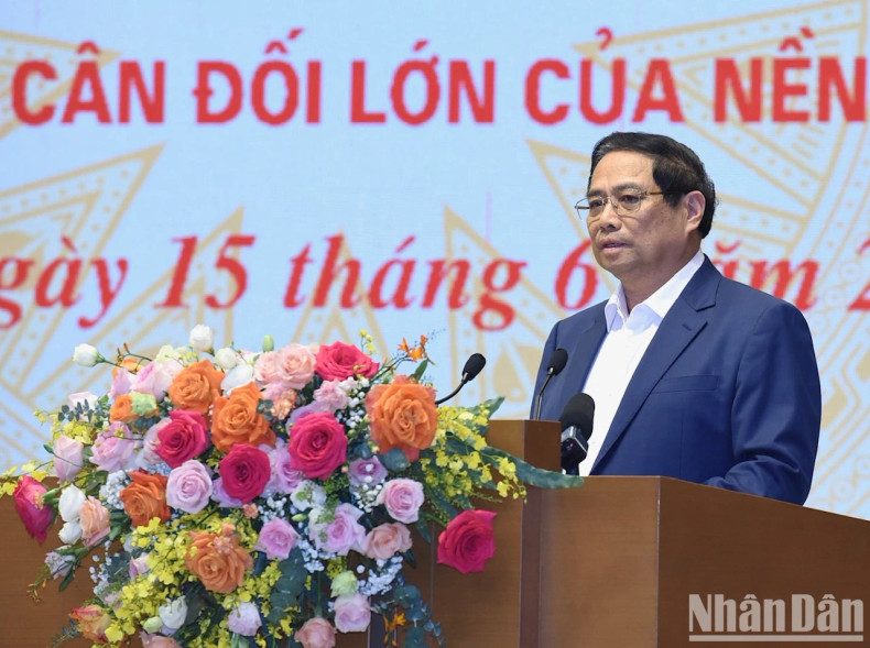 PM Pham Minh Chinh addresses the meeting. PM Pham Minh Chinh addresses the meeting.