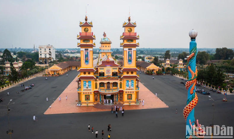 The centre of the project is the main temple, with a length of 135 metres and a width of 27 metres. There are many parts of the Holy See built to dimensions that are basic multiples of 9.