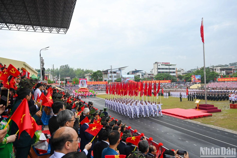 The formation of Party and State flags