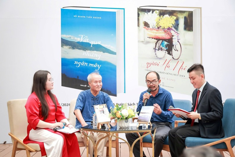 At the talks with authors Vu The Long and Do Quang Tuan Hoang at the copyright signing ceremony at the Ho Chi Minh City Book Street. (Photo courtesy of the authors)