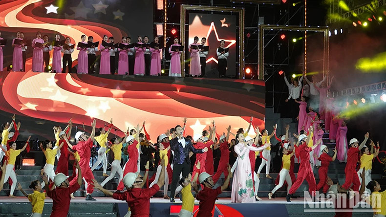 An art performance at the event's opening ceremony. An art performance at the event's opening ceremony.