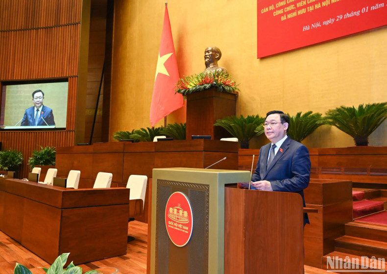 NA Chairman Vuong Dinh Hue addresses the meeting. (Photo: NDO)