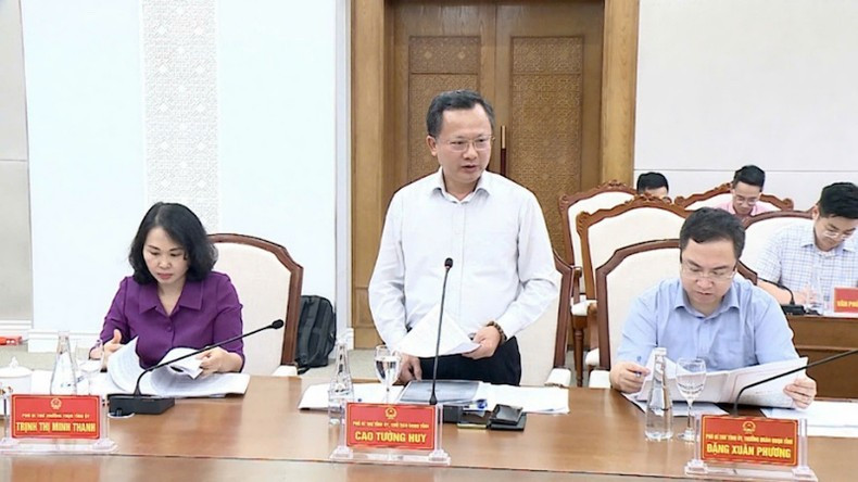 A leader of Quang Ninh Province reports to Deputy Prime Minister Nguyen Hoa Binh.
