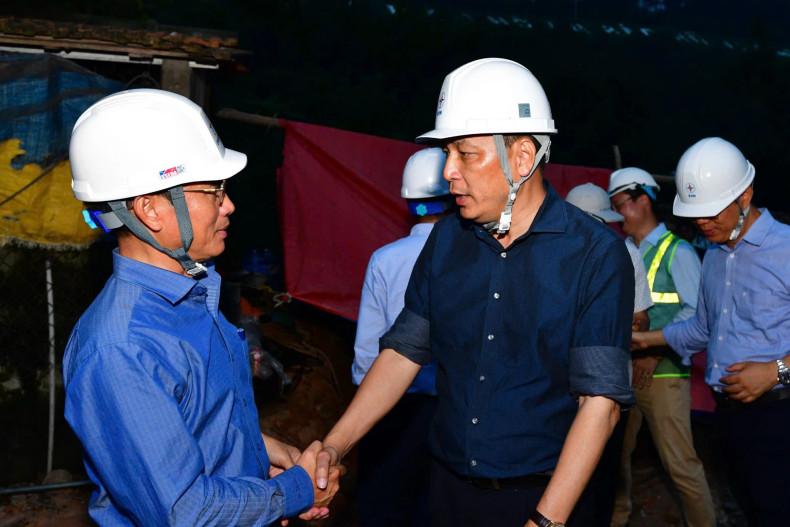 Functional agencies encourage onstruction units at the Circuit-3 500kV transmission line project site. Functional agencies encourage onstruction units at the Circuit-3 500kV transmission line project site.