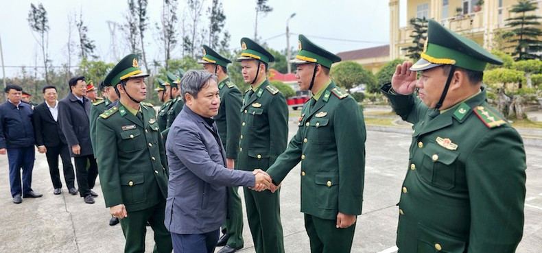 The Secretary of Quang Ninh Provincial Party Committee visits Co To Border Guard Station.