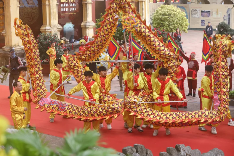 The dragon dance creates a vibrant festive atmosphere in front of Kinh Thien Palace.