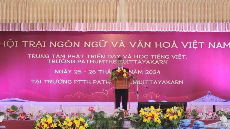 Vietnamese Consul General Chu Duc Dung speaks at the event.