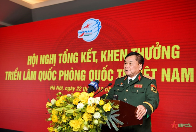 Senior Lieutenant General Hoang Xuan Chien speaks at the conference. (Photo: qdnd.vn)