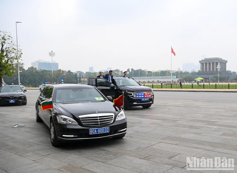 The convoy carrying Speaker of the NA of Bulgaria Rossen Dimitrov Jeliazkov and the high-ranking delegation of Bulgarian NA on Doc Lap (Independence) Street. The convoy carrying Speaker of the NA of Bulgaria Rossen Dimitrov Jeliazkov and the high-ranking delegation of Bulgarian NA on Doc Lap (Independence) Street.