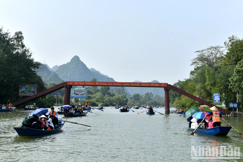 Pilgrims take boats across Hoi Bridge to enter Huong Pagoda.