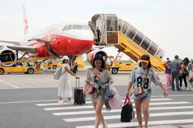 Passengers on the flight (Photo: VNA) Passengers on the flight (Photo: VNA)