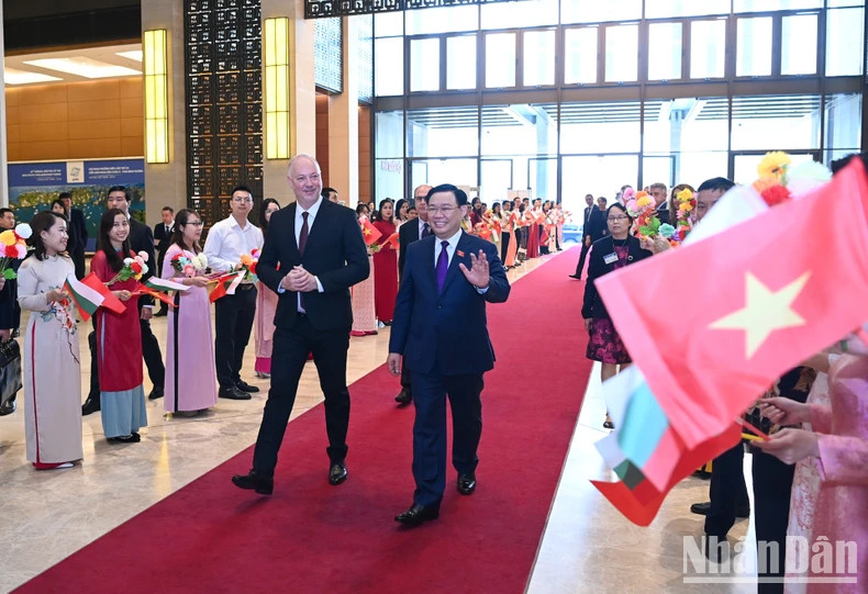 Young staff of the NA Office welcome Speaker of the NA of Bulgaria Rossen Dimitrov Jeliazkov. Young staff of the NA Office welcome Speaker of the NA of Bulgaria Rossen Dimitrov Jeliazkov.
