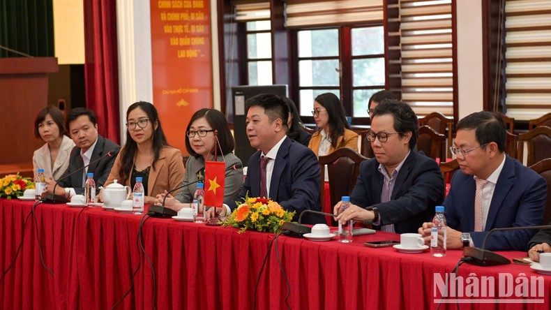 Nhan Dan Newspaper’s Deputy Editor-in-chief, Que Dinh Nguyen, speaks at the reception. (Photo: THE DAI) Nhan Dan Newspaper’s Deputy Editor-in-chief, Que Dinh Nguyen, speaks at the reception. (Photo: THE DAI)