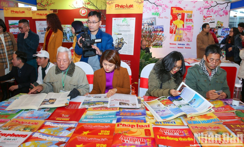 Within the framework of the spring press festival, many professional activities and the exchange of modern press technology will take place. Following the festival, the organising board will present newspapers to border guards across the country. Within the framework of the spring press festival, many professional activities and the exchange of modern press technology will take place. Following the festival, the organising board will present newspapers to border guards across the country.