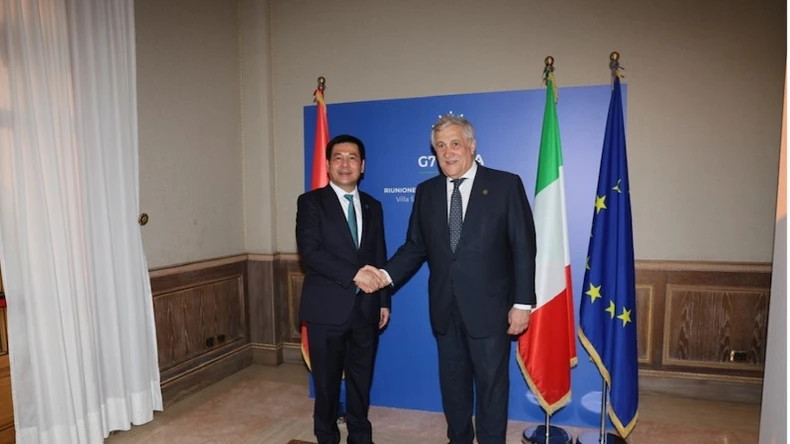Minister Nguyen Hong Dien hosts a bilateral meeting with Antonio Tajani, Deputy Prime Minister and Minister of Foreign Affairs and International Cooperation of Italy.
