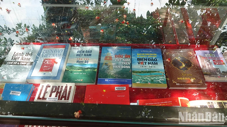 The organisers display many valuable books about the sea and islands.