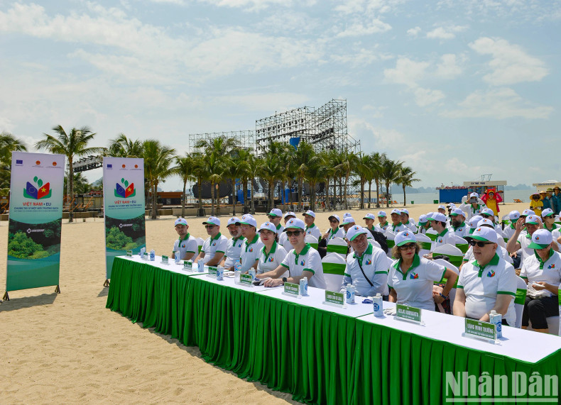 The delegates attend the event.