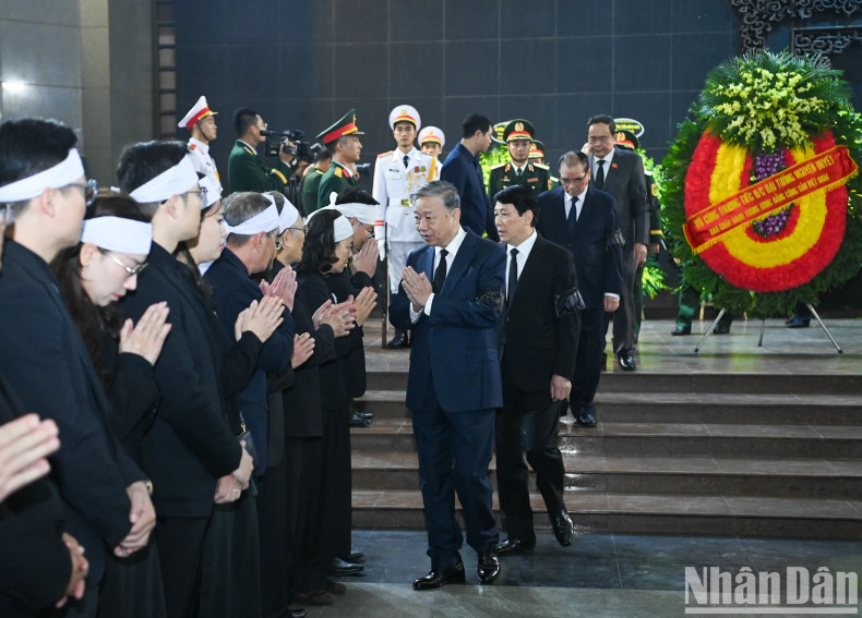 General Secretary To Lam extends condolences to the family of General Nguyen Quyet. General Secretary To Lam extends condolences to the family of General Nguyen Quyet.