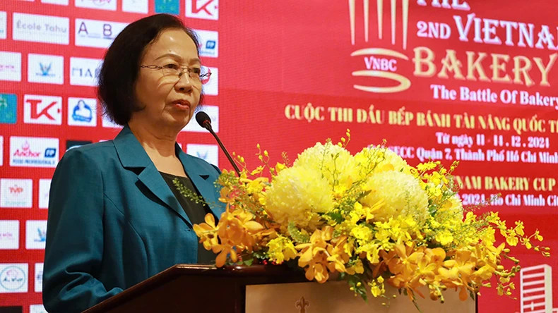 Nguyen Thi Khanh, Head of the Ho Chi Minh City Tourism Association, speaks at the press conference.