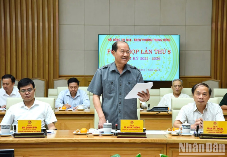 Be Xuan Truong, Chairman of the Vietnam Veterans' Association, speaks at the meeting.