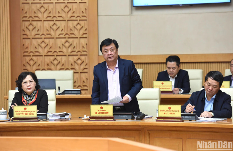 Minister of Agriculture and Rural Development Le Minh Hoan speaks at the meeting. Minister of Agriculture and Rural Development Le Minh Hoan speaks at the meeting.