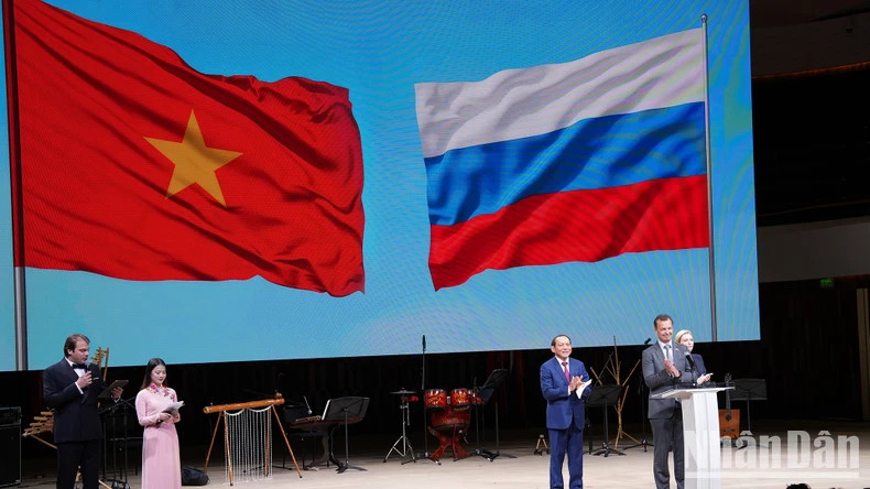 First Deputy Speaker of the Federation Council Andrey Yatskin, Minister of Culture, Sports and Tourism Nguyen Van Hung, and Minister of Culture of the Russian Federation Olga Liubimova at the opening ceremony. First Deputy Speaker of the Federation Council Andrey Yatskin, Minister of Culture, Sports and Tourism Nguyen Van Hung, and Minister of Culture of the Russian Federation Olga Liubimova at the opening ceremony.