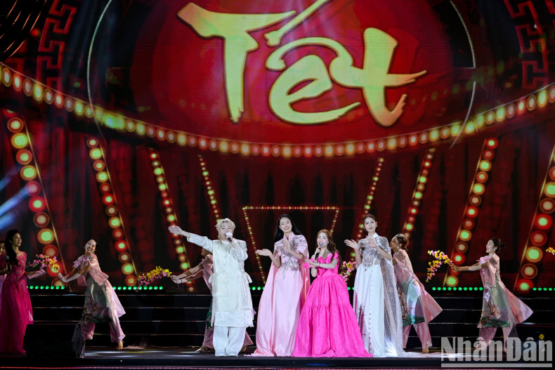 An art performance at the opening ceremony. An art performance at the opening ceremony.