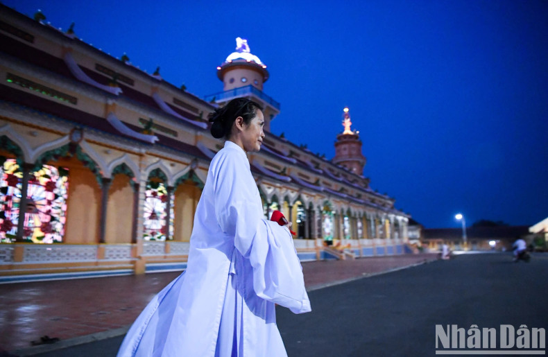 The followers leave the Holy See after the ceremony.