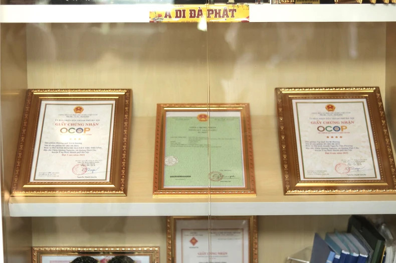 The OCOP certificates are the testament to the contribution and passion of Phuong's family to the traditional incense-making craft. The OCOP certificates are the testament to the contribution and passion of Phuong's family to the traditional incense-making craft.