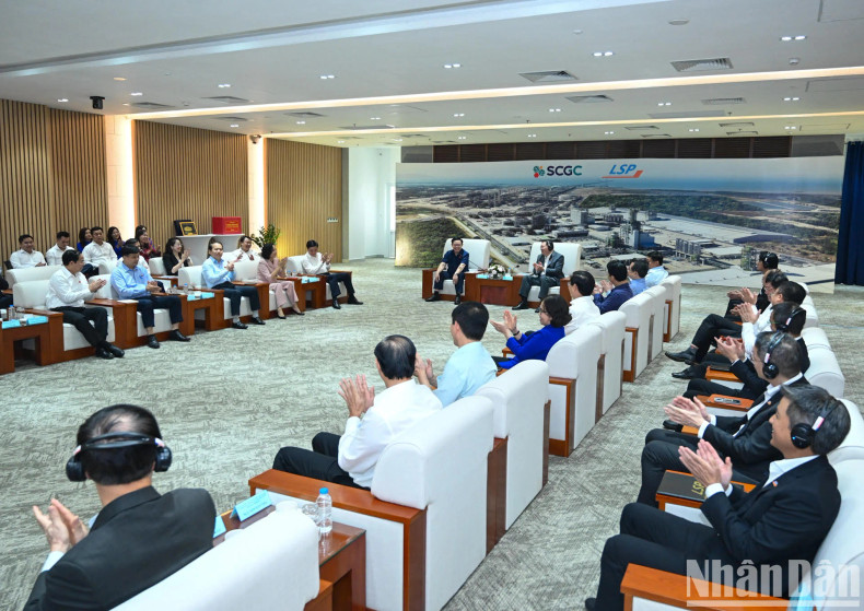 An overview of the working session with the Long Son Petrochemical Complex Project’s management board.
