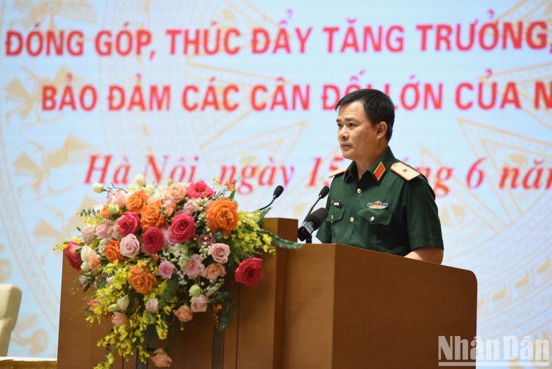 Chairman and General Director of the Viettel Military Industry and Telecoms Group (Viettel) Tao Duc Thang speaks at the event. Chairman and General Director of the Viettel Military Industry and Telecoms Group (Viettel) Tao Duc Thang speaks at the event.