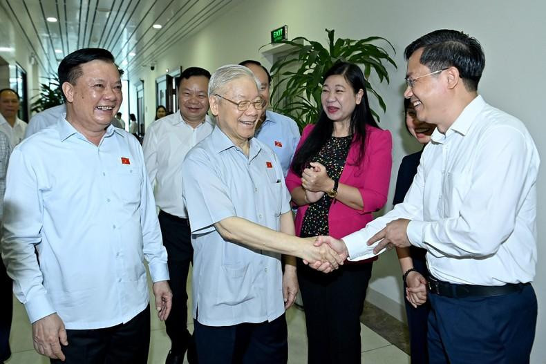 Party General Secretary Nguyen Phu Trong and other National Assembly deputies (Photo: NDO)