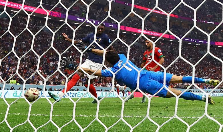 France's Randal Kolo Muani scores their second goal past Morocco's Yassine Bounou. (Photo: REUTERS)