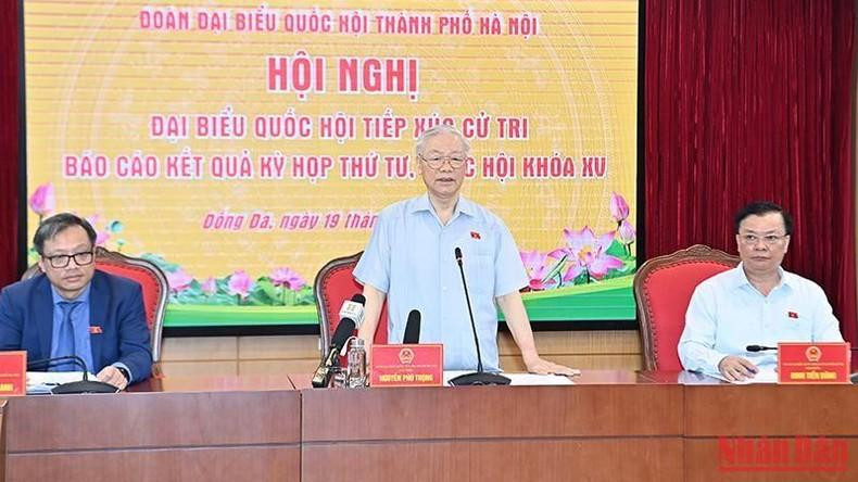 Party chief Nguyen Phu Trong speaks at the meeting.