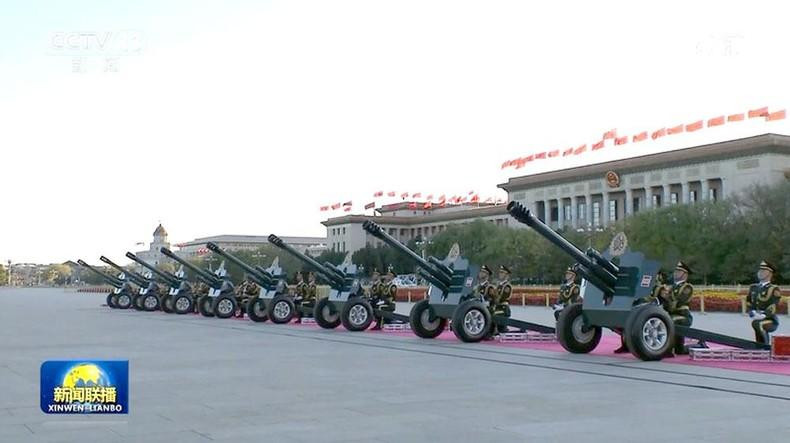 The CCTV provides the image of 21-cannon salute to welcome General Secretary Nguyen Phu Trong. (Photo: HUU HUNG) The CCTV provides the image of 21-cannon salute to welcome General Secretary Nguyen Phu Trong. (Photo: HUU HUNG)