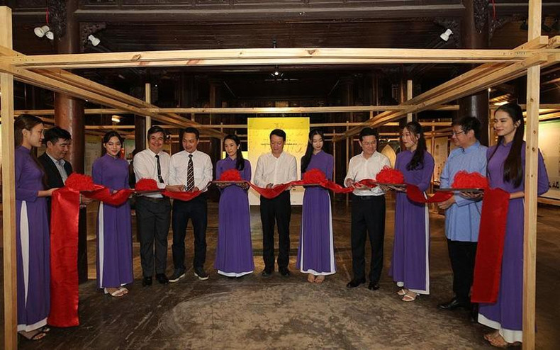 The ribbon cutting ceremony to open the 2022 Vietnam Design Week (Photo: Vietnam Design Week)