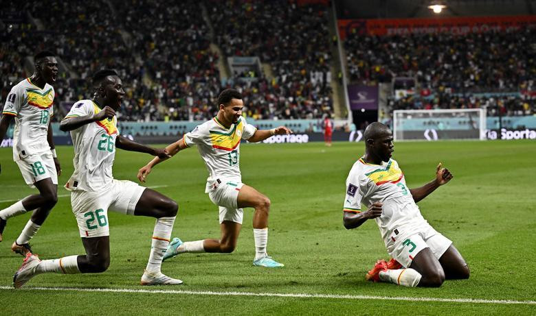 Senegal's Kalidou Koulibaly celebrates scoring their second goal against Ecuador with teammates. (Photo: REUTERS)