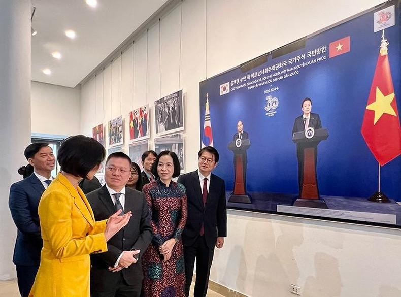 At the exhibition (Photo: NDO)