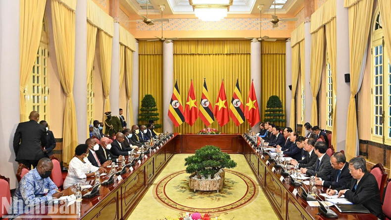 The talks between President Nguyen Xuan Phuc and his Ugandan counterpart Yoweri Kaguta Museveni