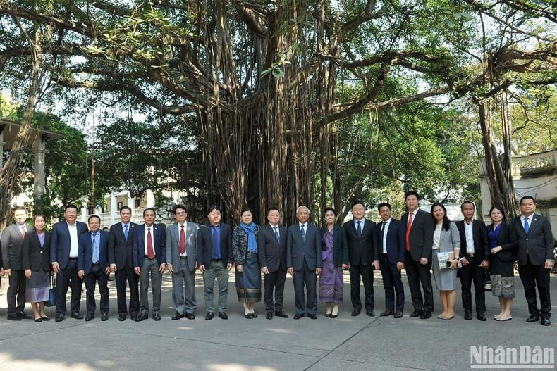 The delegates take a photo at the head office of Nhan Dan Newspaper. (Photo: NDO) The delegates take a photo at the head office of Nhan Dan Newspaper. (Photo: NDO)