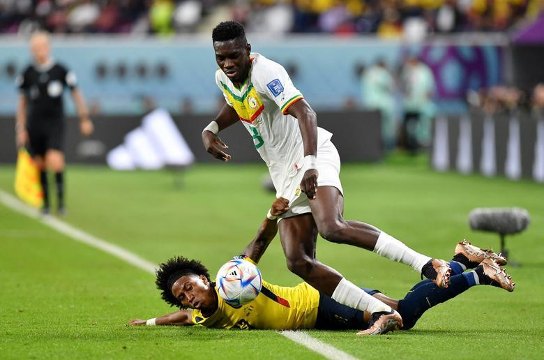 Ecuador's Angelo Preciado in action with Senegal's Ismaila Sarr. (Photo: REUTERS)
