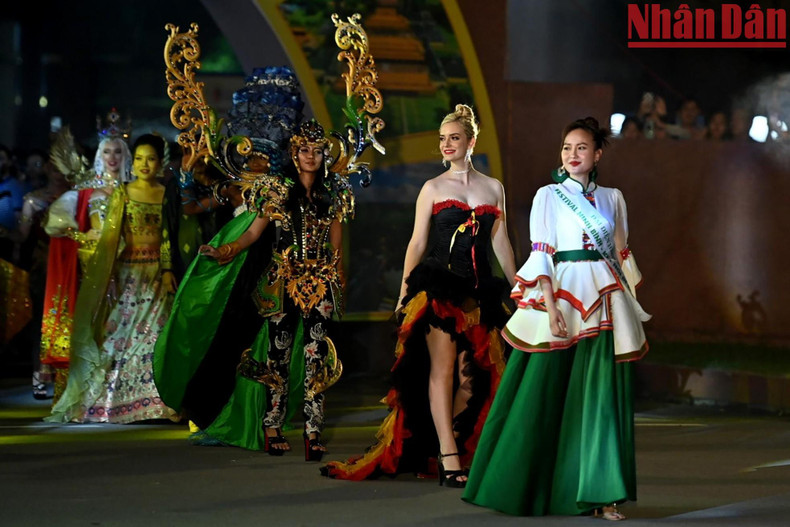 The performance of the Misses, who are representatives of countries and territories around the world, participating in the Miss Tourism World