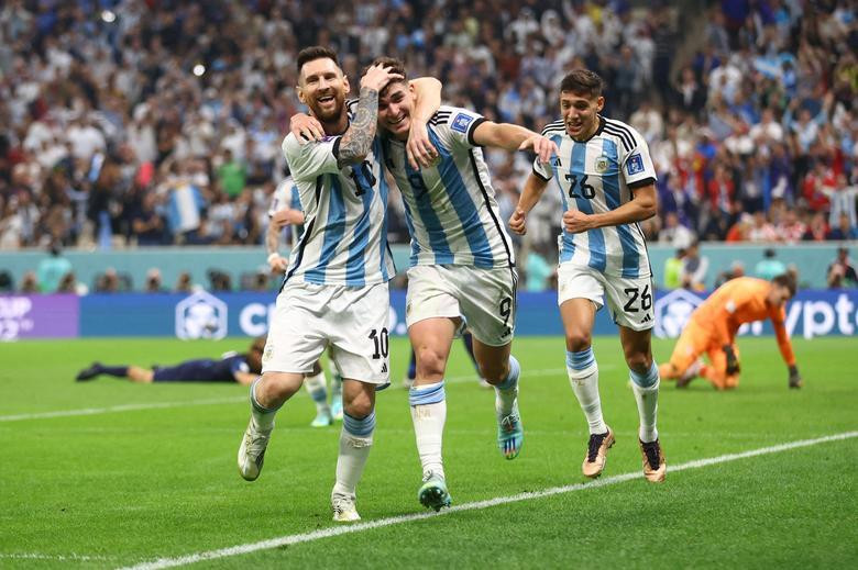 Argentina's Julian Alvarez celebrates scoring their second goal with Lionel Messi and Nahuel Molina. (Photo: REUTERS)