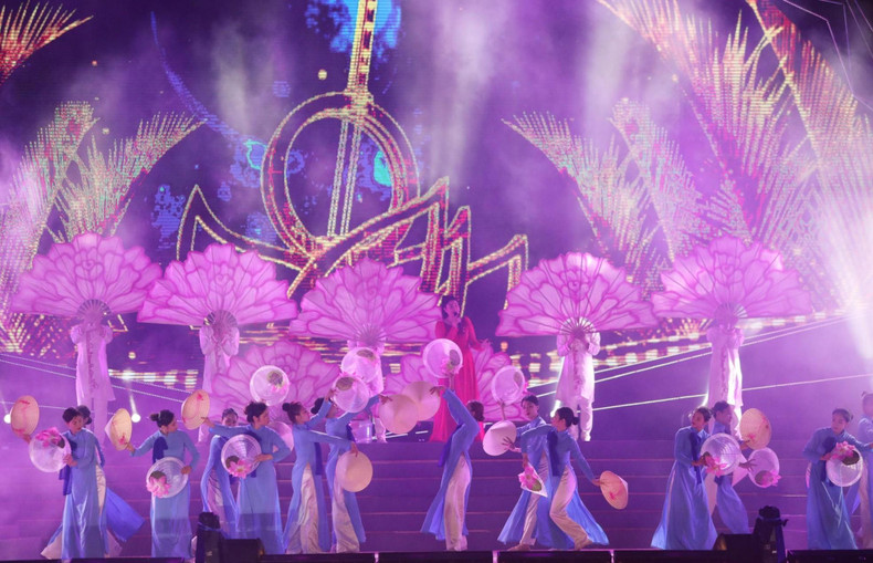 A dance with traditional conical hat