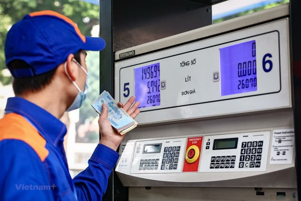 Domestic petrol and oil prices have been adjusted for 34 times in 2022. (Photo: VNA)