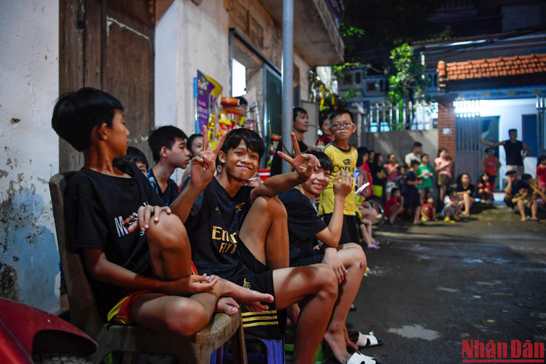 Lion dance is the most awaited activity of the Mid-Autumn Festival because it contributes to enhancing friendship among the villagers and helps children learn more about additional culture. Lion dance is the most awaited activity of the Mid-Autumn Festival because it contributes to enhancing friendship among the villagers and helps children learn more about additional culture.