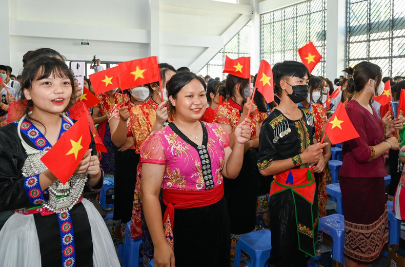 The joy of the students from Ky Son High School on the inauguration day of the new school The joy of the students from Ky Son High School on the inauguration day of the new school