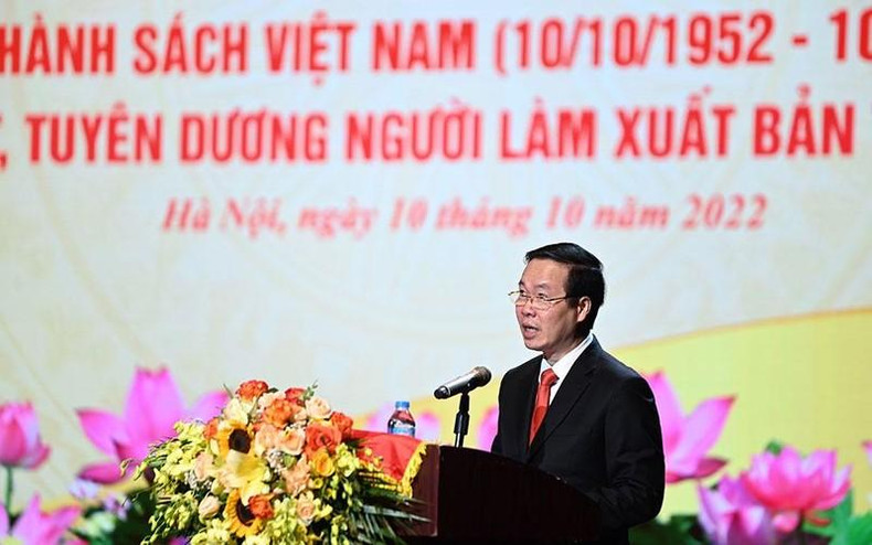 Politburo member Vo Van Thuong speaks at the event.